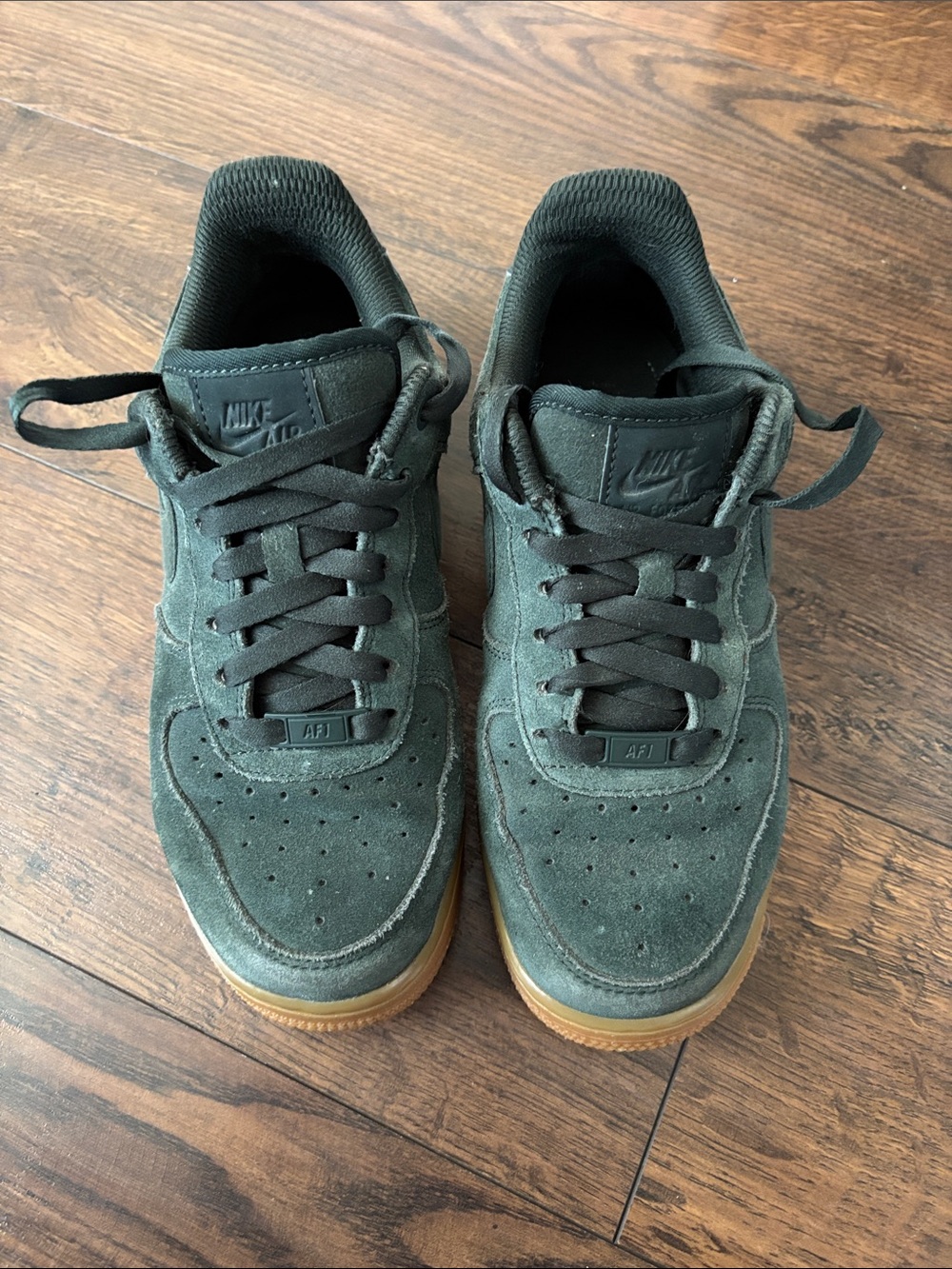 Nike Men’s Low-Top Suede Sneakers in Dark Green with Gum Sole